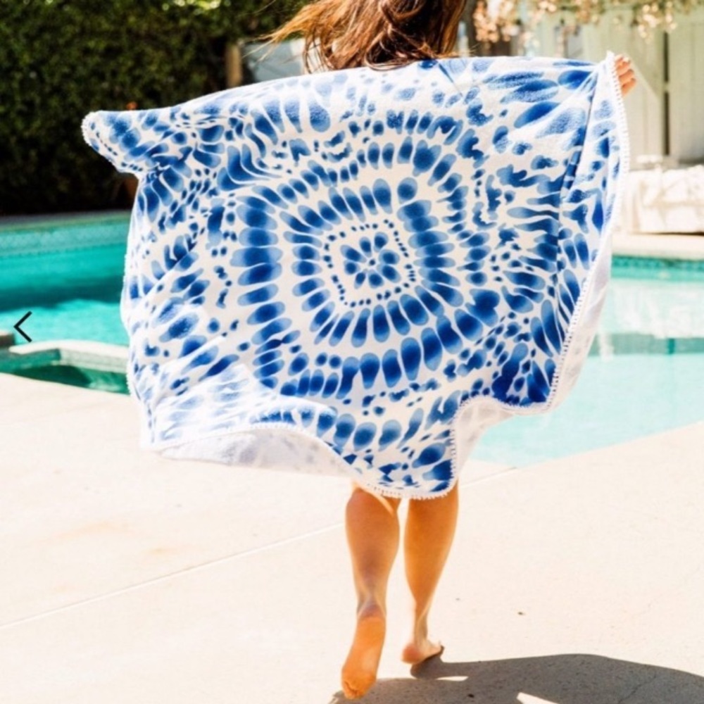 Enchante House FabFitFun round beach towel